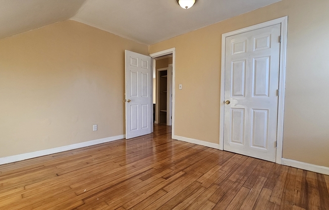 3 beds, 1 bath, 947 sqft, $1,850, Unit 3