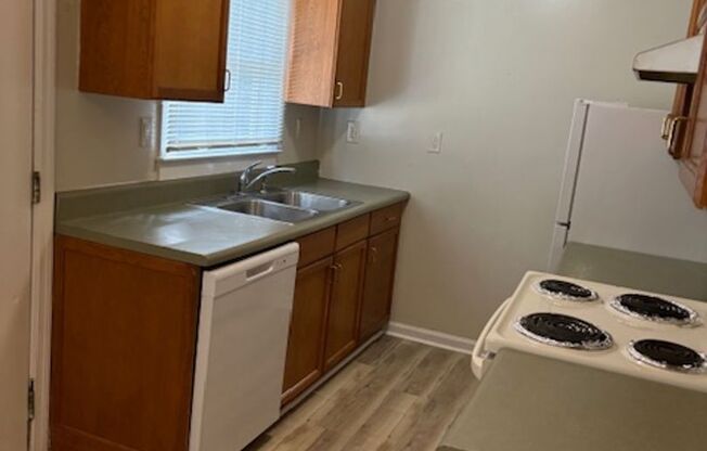 2 beds, 1 bath, $1,400