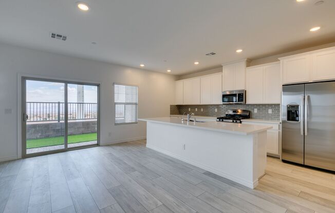 3 beds, 3 baths, $2,750, Unit UNIT 1140