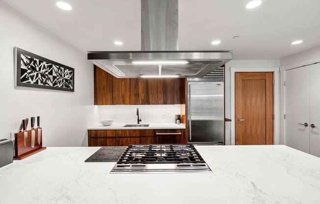 2 beds, 1.5 baths, 1,368 sqft, $5,500, Unit 906