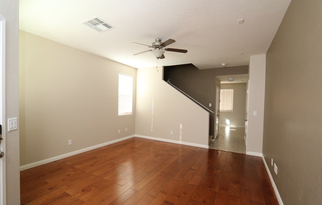 Lovely Home with Community Pool