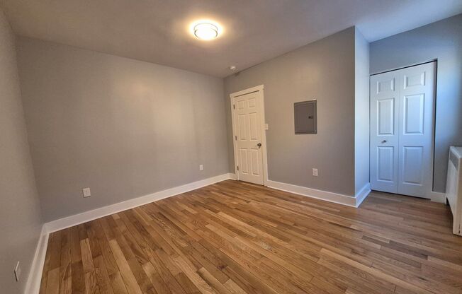 2 beds, 1 bath, 750 sqft, $2,199, Unit 5641 Hobart St. #B4