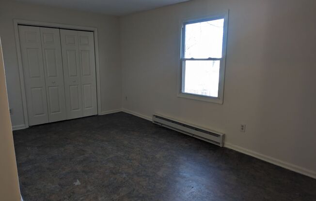 2 beds, 1 bath, $1,495, Unit Unit 102