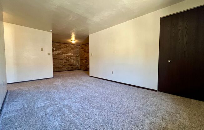 Wonderful 1BR in Lovely Location! Beautiful Exposed Brick Accent Walls Throughout Unit!