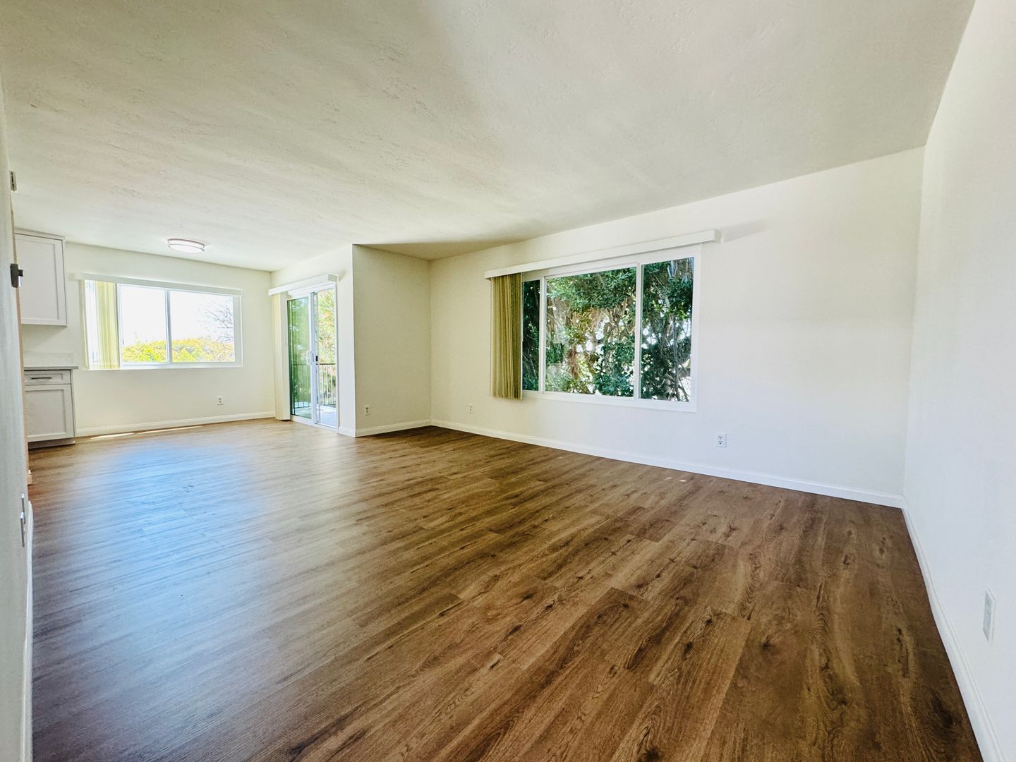 Newly Renovated Pacific Beach Condo 2BD/1BA Available Now!