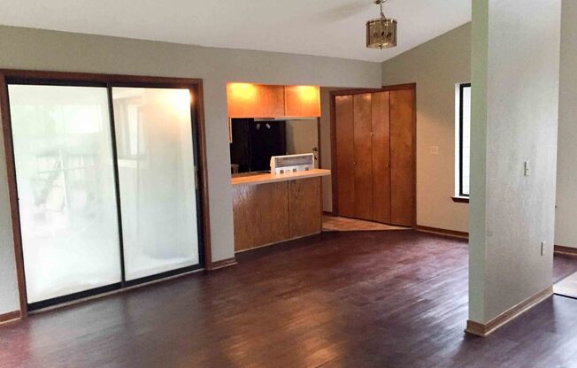 3 beds, 2 baths, $1,475