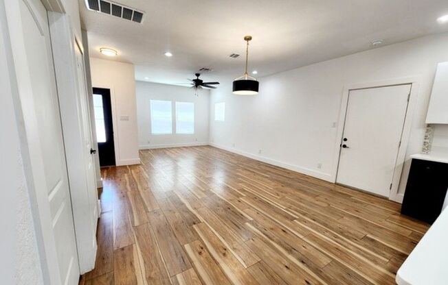DOWNTOWN NEW BUILD RETREAT
