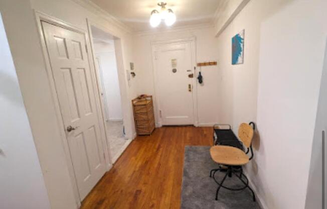 2 beds, 1 bath, $2,750, Unit 1-A