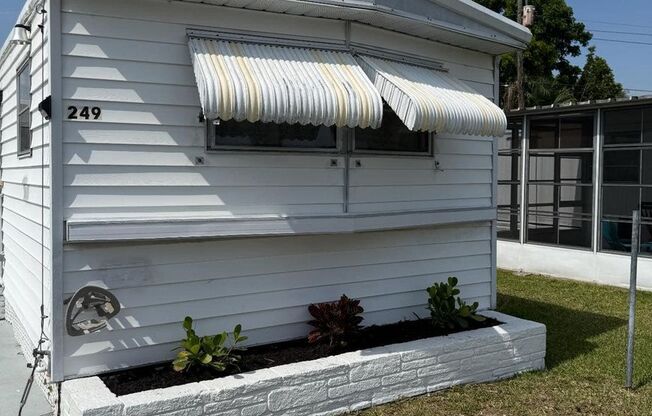 **FIRST MONTHS RENT FREE** 2 Bedroom Mobile home with Spacious yard!