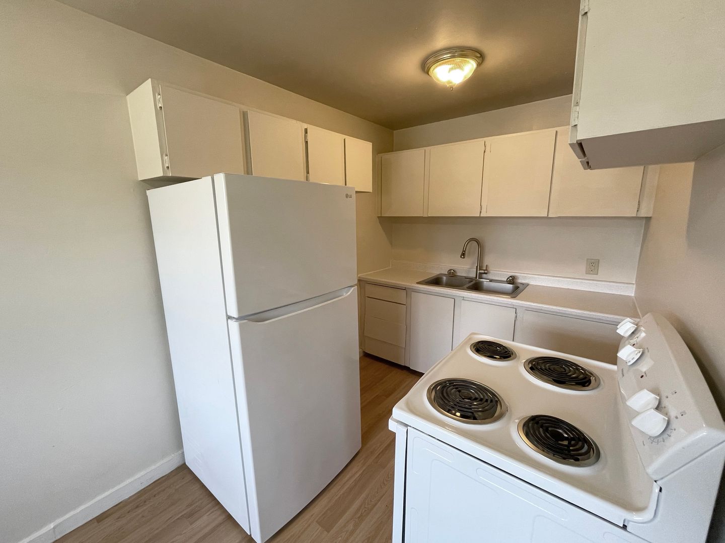 Charming 1 bedroom available in Woodlawn Terrace