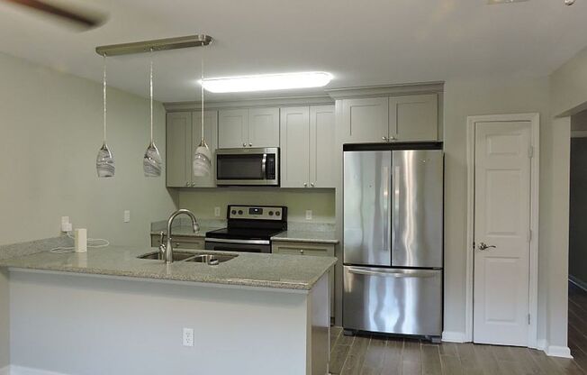 2 beds, 2 baths, $1,600, Unit 31