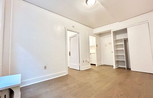 1 bed, 1 bath, 351 sqft, $1,350, Unit 405