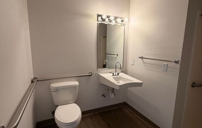 2 beds, 1 bath, 796 sqft, $1,005, Unit 804