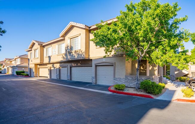 Charming 2 bedroom, 2 bath condo in the heart of Summerlin