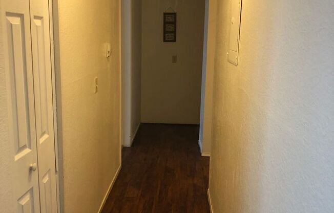 1 bed, 1 bath, 695 sqft, $950, Unit 207