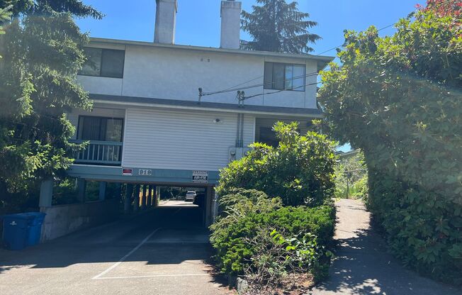 Updated Shoreline Townhome for Rent!