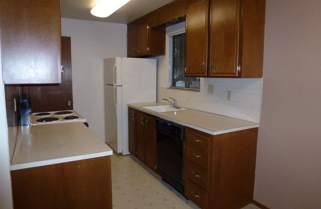 03) 4901 Phinney