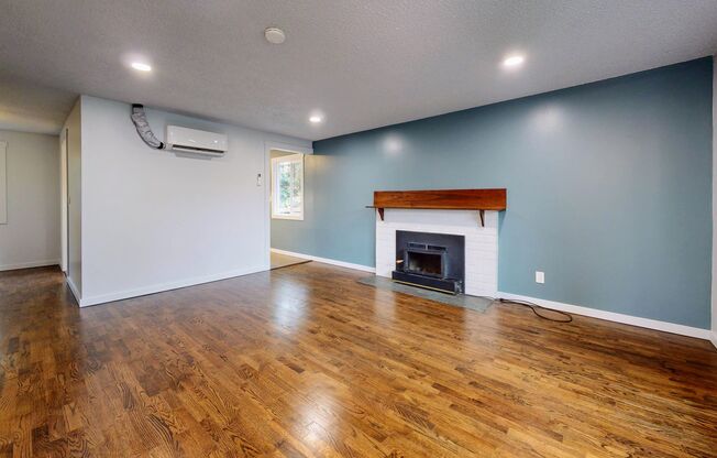 Remodeled 3+ bedrooms with A/C