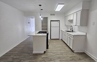 2 beds, 2 baths, 992 sqft, $1,800, Unit 15