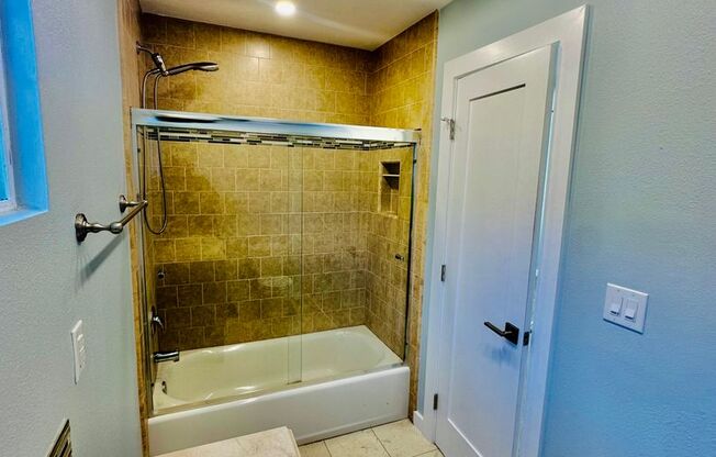2 beds, 2 baths, 1,029 sqft, $2,595, Unit 06