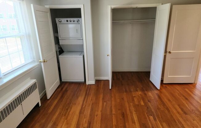 2 beds, 1 bath, 897 sqft, $2,135, Unit E-08