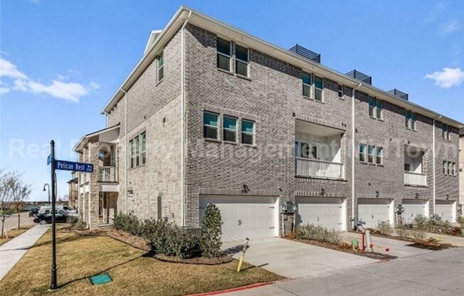 Live Elevated in the Heart of Viridian – Stunning Island Townhome!