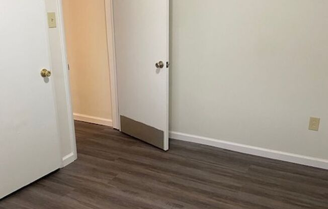 2 beds, 1 bath, $900, Unit Apt 3