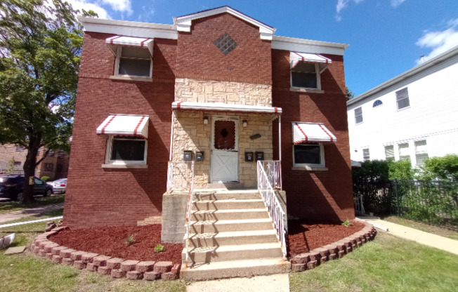 5260 W FOSTER