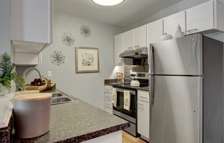 Spacious Kitchen | 2 Bedroom Apartments In Aurora Co | The Grove at City Center