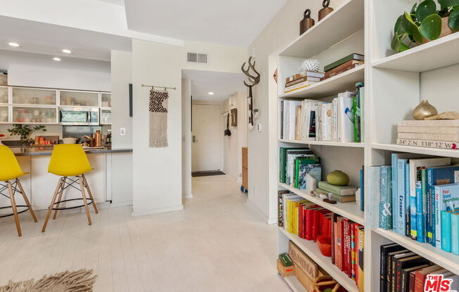 1 bed, 1.5 baths, 998 sqft, $5,500, Unit 903