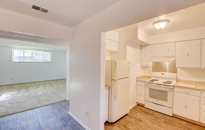 3 beds, 2 baths, 1,330 sqft, $1,950, Unit 75603b