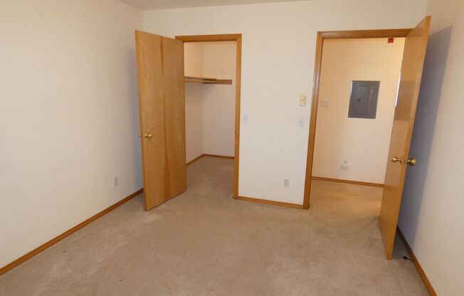 2 beds, 1 bath, $1,500, Unit Unit 12