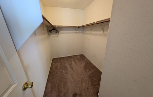 3 beds, 2.5 baths, $2,100
