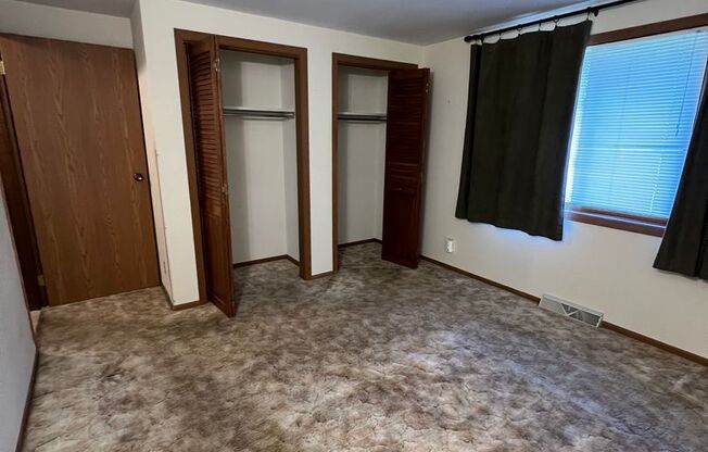 2 beds, 1 bath, $995