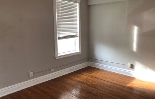 2 beds, 1 bath, 900 sqft, $1,095, Unit F