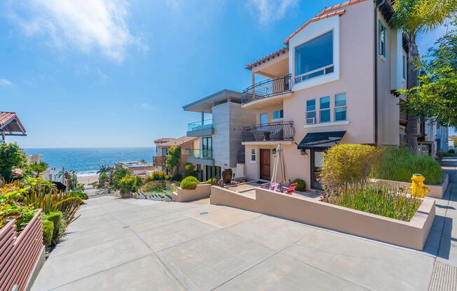 Luxurious Beachside Living in Manhattan Beach