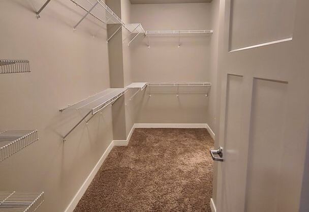 1 bed, 1.5 baths, $1,325, Unit 322