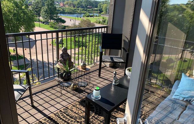 2 beds, 2 baths, 926 sqft, $1,575, Unit 306