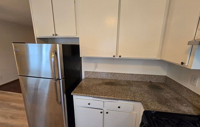 1 bed, 1 bath, $1,800, Unit 09