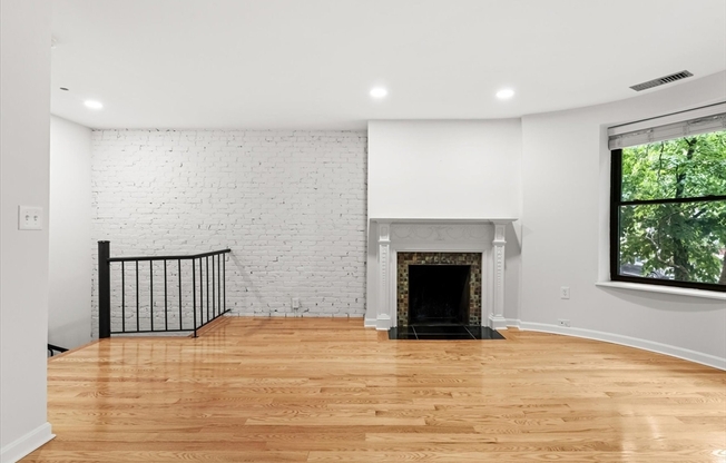 2 beds, 1.5 baths, 1,024 sqft, $4,600, Unit 102