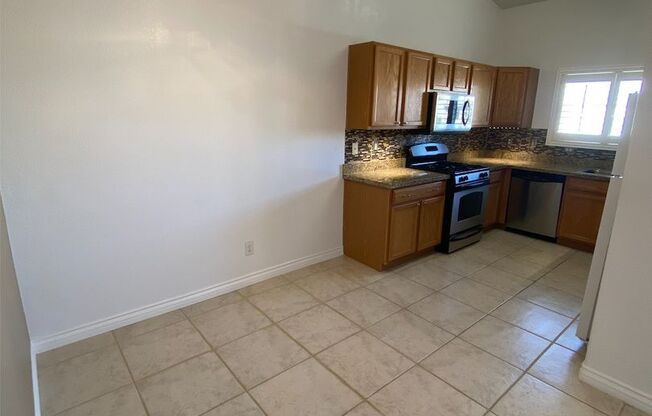 2 beds, 2 baths, $1,600, Unit # 207