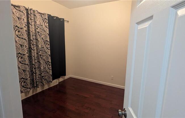 3 beds, 1 bath, 1,100 sqft, $2,900, Unit 2