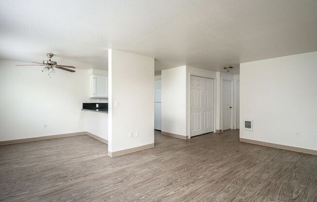 2 beds, 1 bath, 875 sqft, $1,375, Unit 127-74