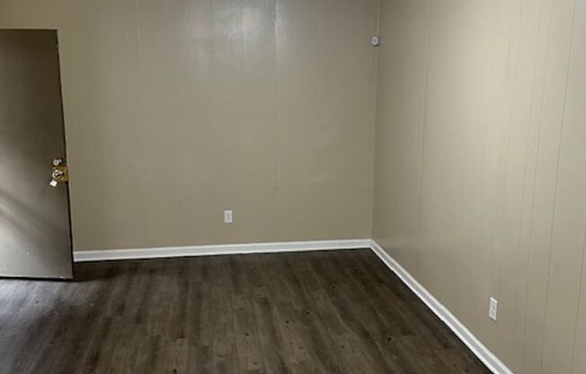 2 beds, 1 bath, 736 sqft, $850