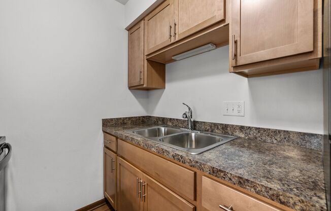 Studio, 1 bath, $989, Unit 81