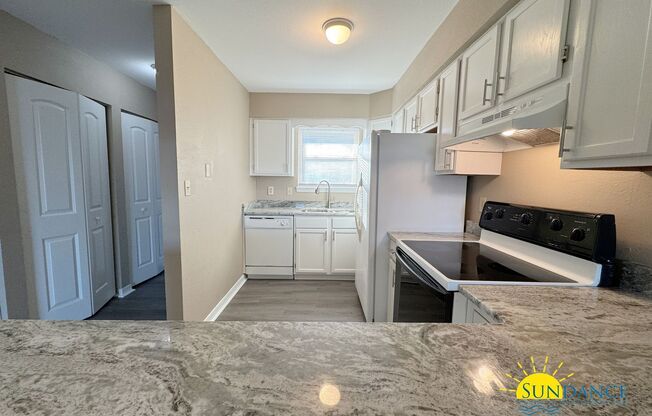 Lovely 2 Bedroom Waterfront Condo!
