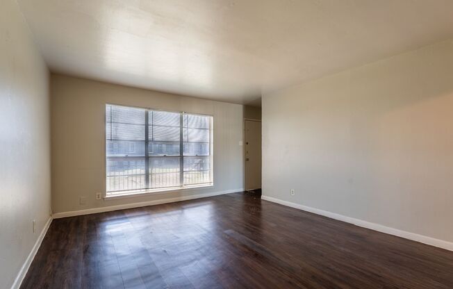 3 beds, 2 baths, 1,296 sqft, $1,500, Unit 1010