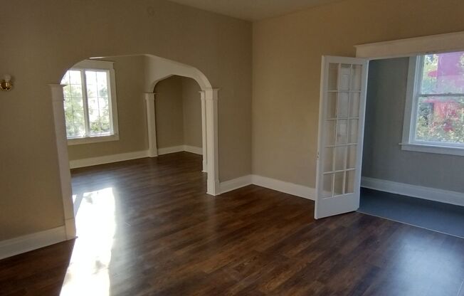 3 beds, 1 bath, $1,400, Unit 3