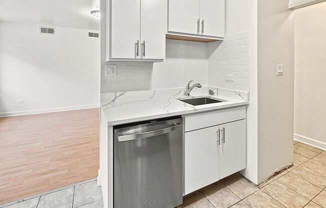 1 bed, 1 bath, $1,695, Unit 1111H-301