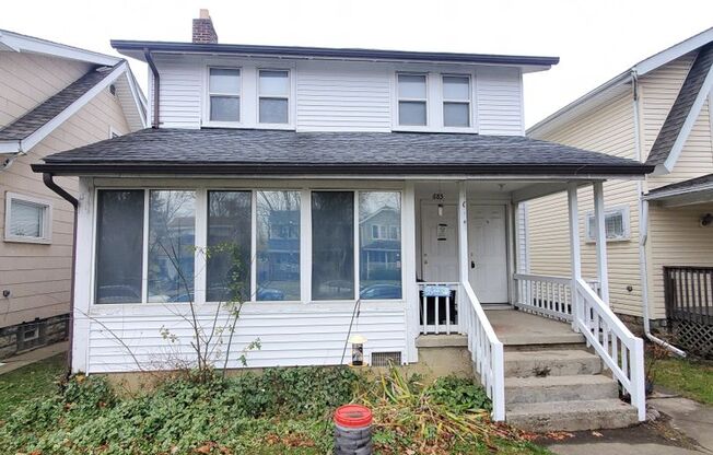 685-685 1/2 OGDEN AVENUE